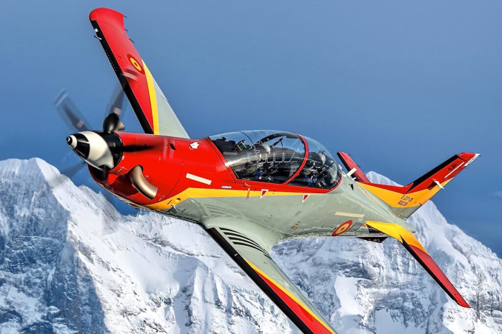 Força Aérea da Espanha encomenda 16 Pilatus PC-21