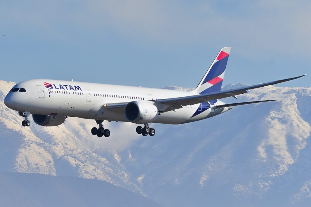 787 da LATAM sofre forte movimentação em voo 3 Mais de 50 pessoas ficam feridas em ocorrência com um 787 da LATAM