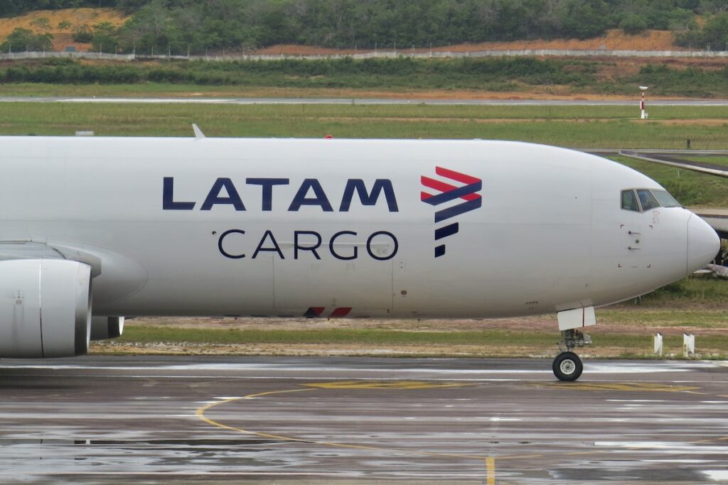 LATAM anuncia 3º voo semanal na rota Miami-São José dos Campos