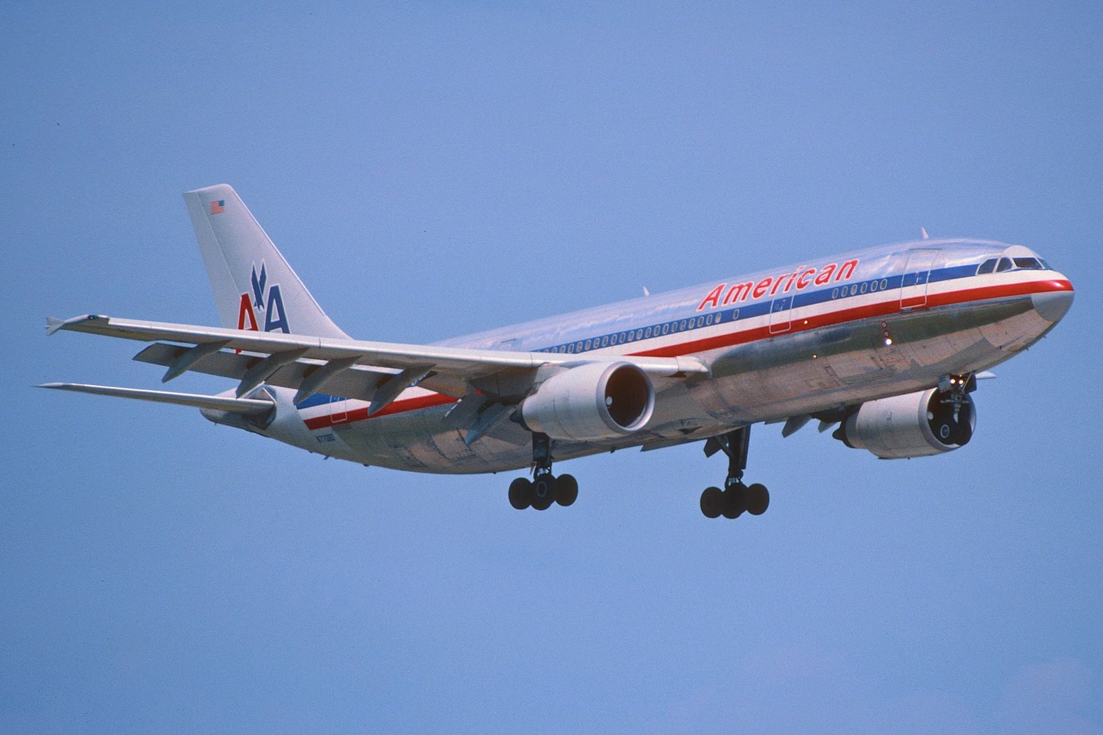 1600px 374af American Airlines Airbus A300 605R N77080@MIA31.08.2005 8102567691