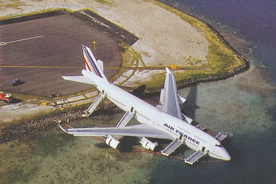 AF072: o Boeing 747 que passou da pista no Tahiti e foi parar nos corais