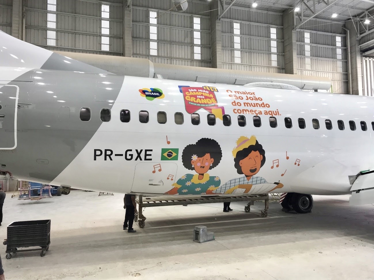 Gol adesiva 737 em homenagem ao "Maior São João do Mundo"