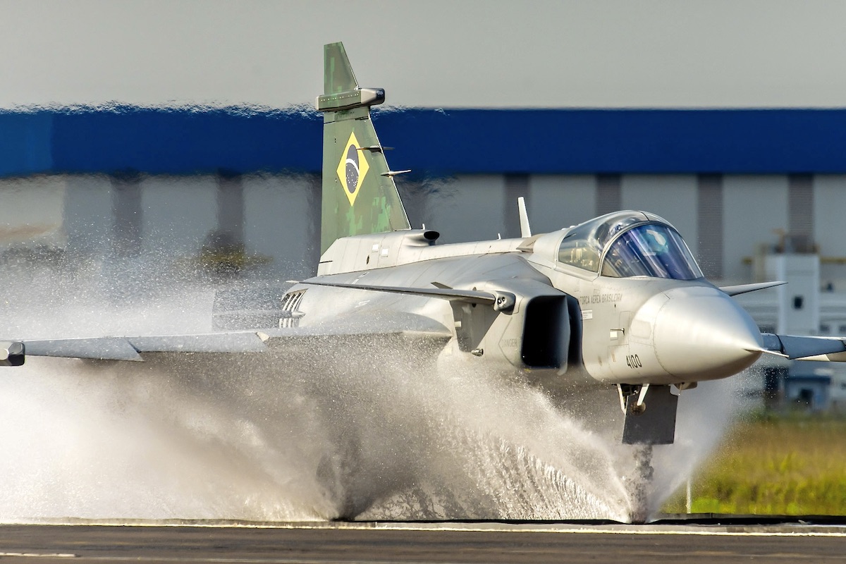 Linha de produção do Gripen no Brasil será inaugurada hoje