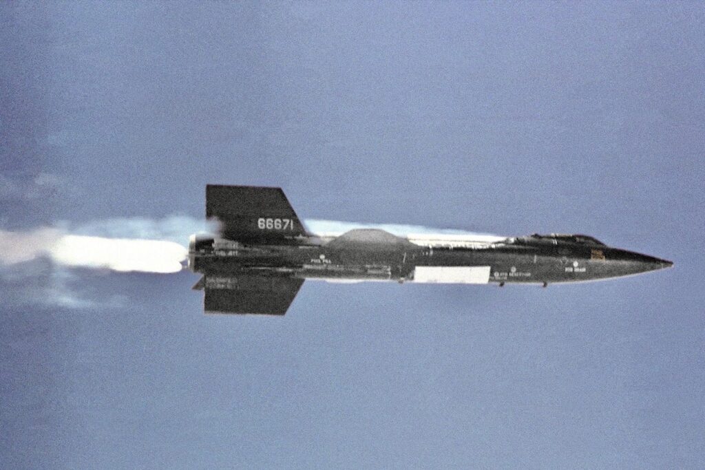 O avião mais veloz da história: 64 anos do 1º voo do North American X-15