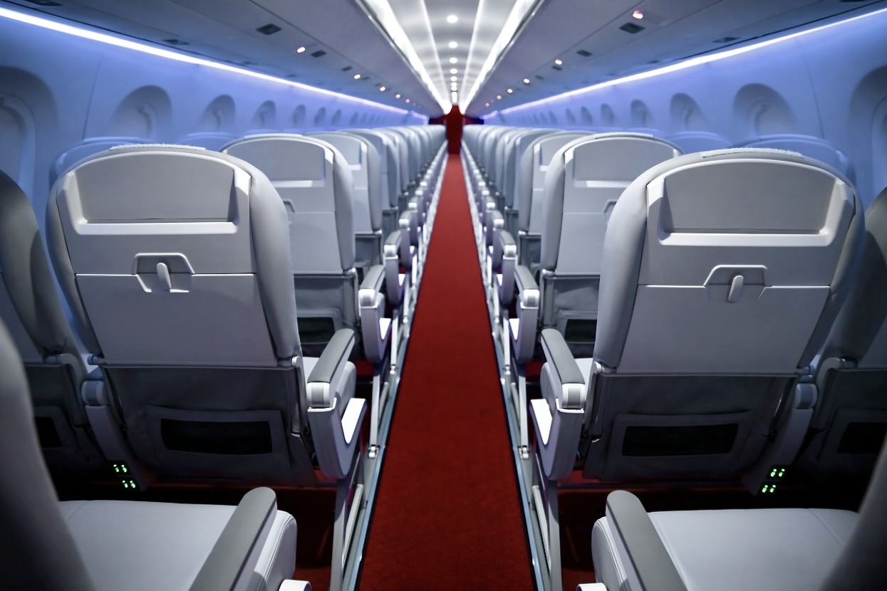 Embraer e Recaro assinam acordo para novos assentos na família E-Jets