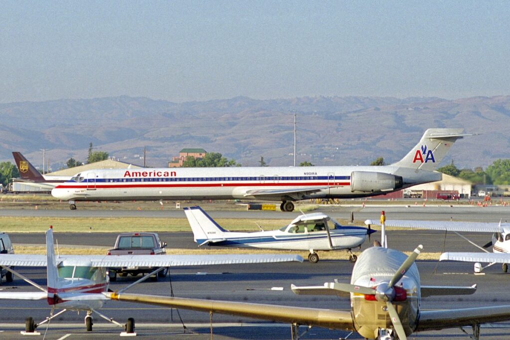 Você sabia que a American Airlines já voou com o MD-90?