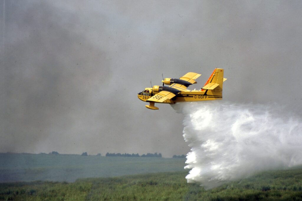 Fotos inéditas: a visita do Canadair CL-215 ao Brasil