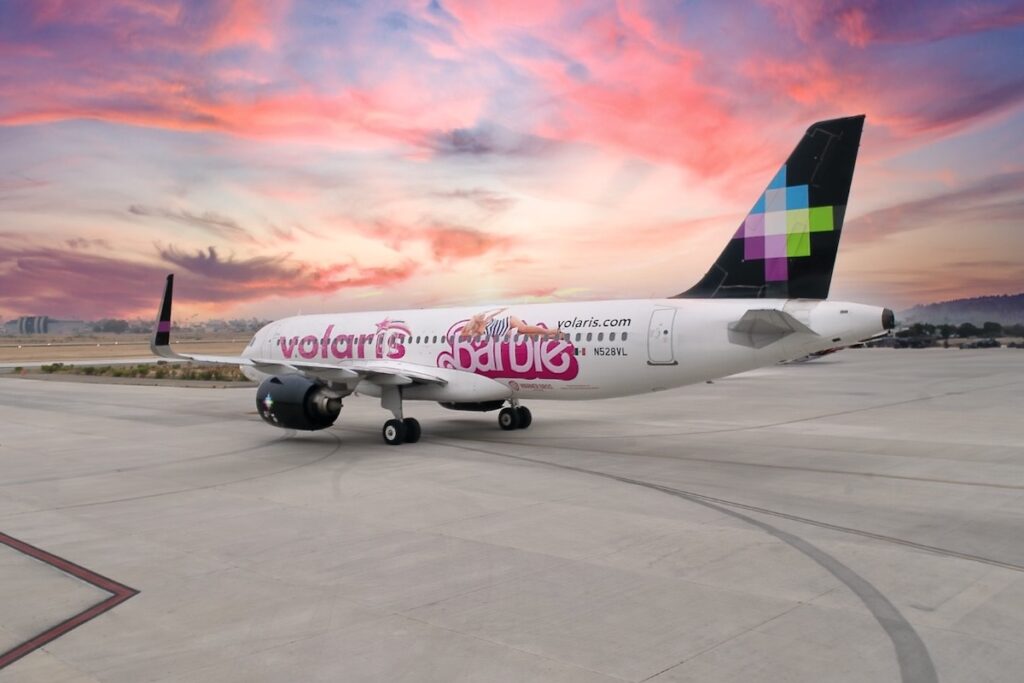 Volaris personaliza avião para promover o filme da Barbie