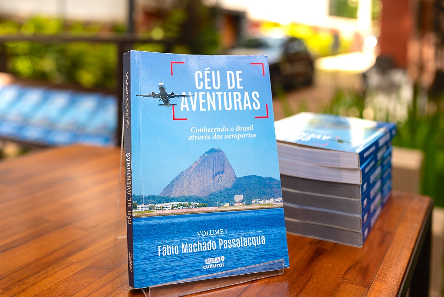 Com relatos e fotos de 50 aeroportos brasileiros, livro “Céu de Aventuras” é lançado