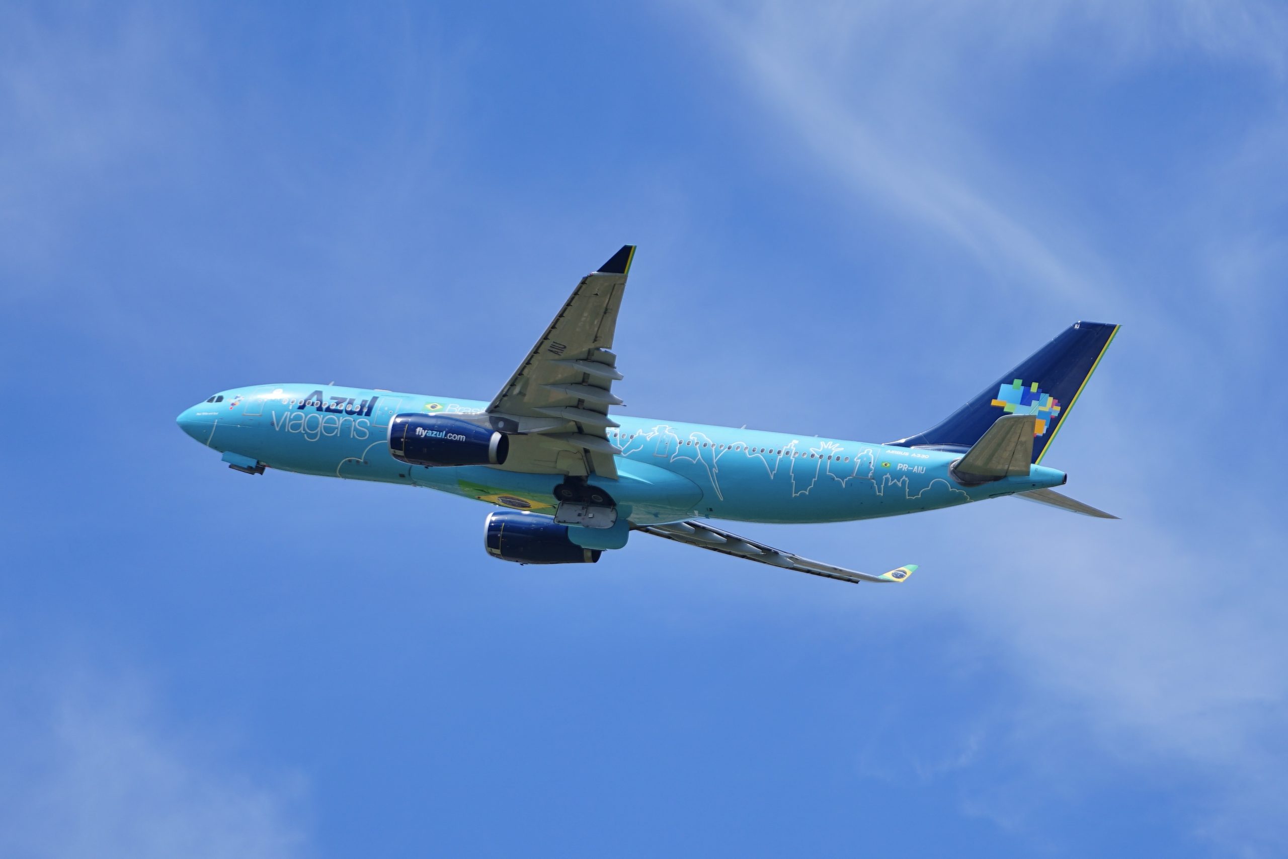 Azul suspende temporariamente voos de BH e Recife para a Flórida