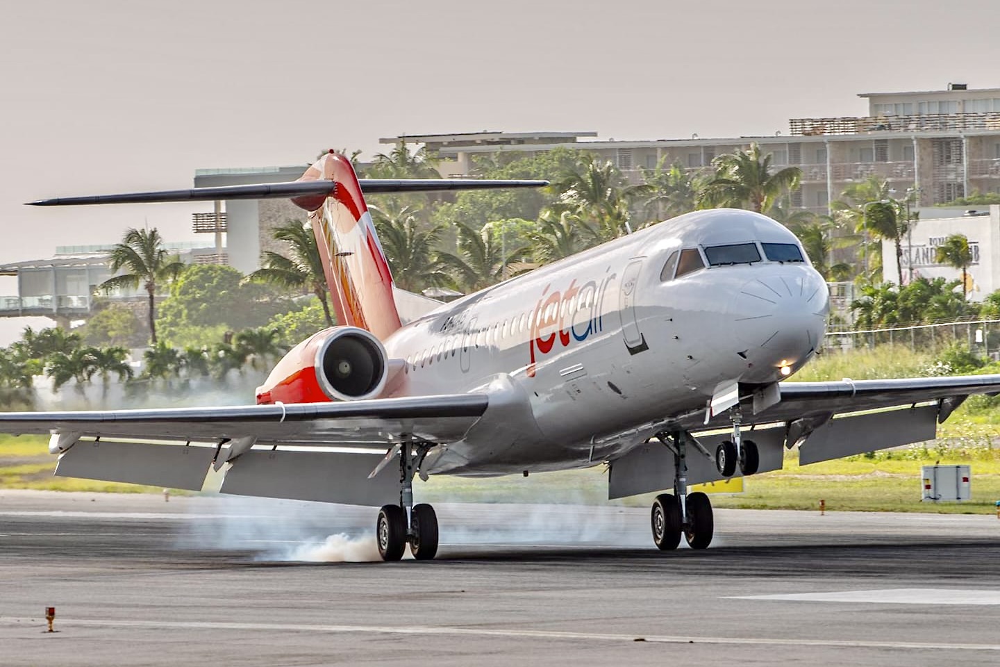 JetAir Caribbean busca substituto para seus Fokker 70