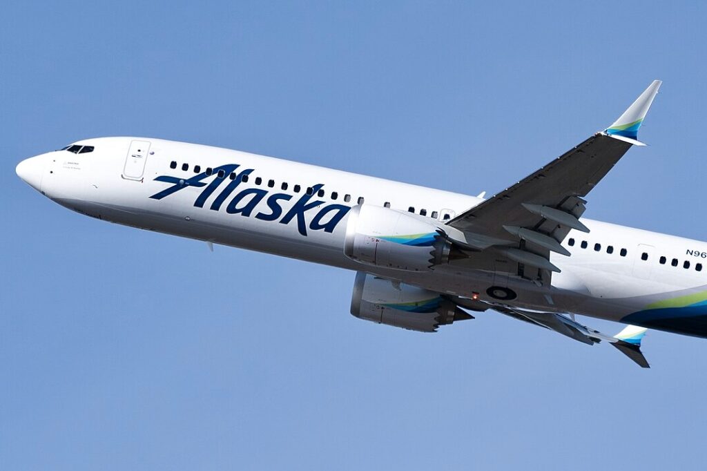 United e Alaska encontram parafusos soltos durante inspeções no 737 MAX 9