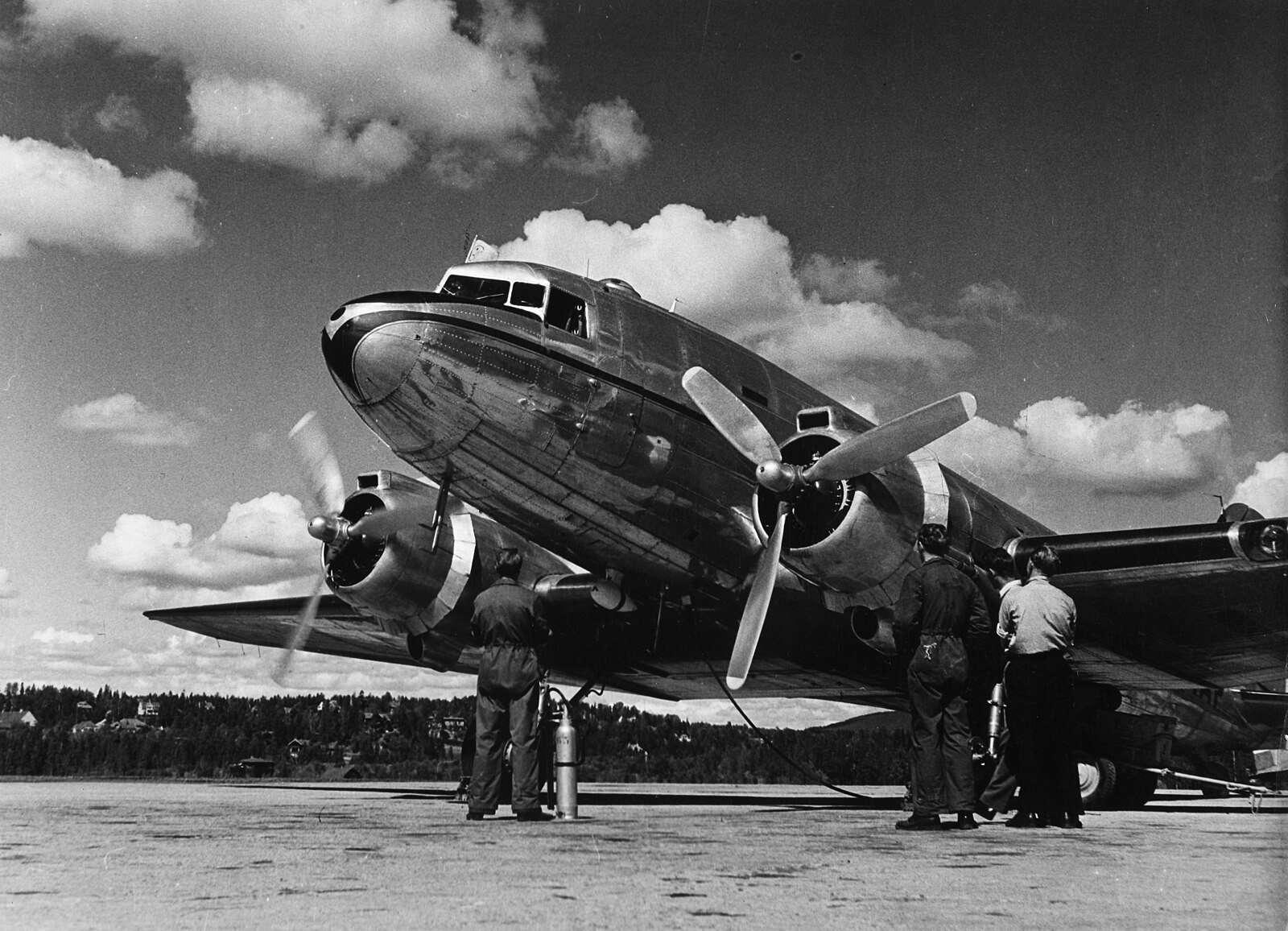 Há 88 anos, decolava pela primeira vez o emblemático Douglas DC-3