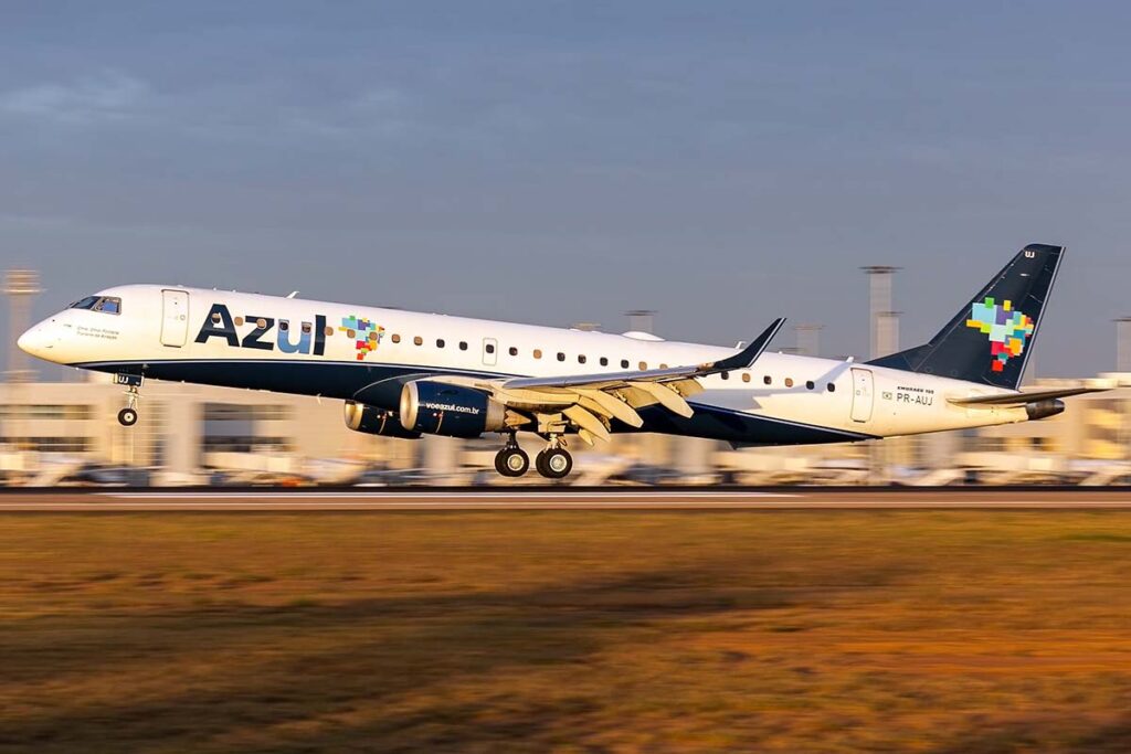 Aeronave da Azul pousa pela primeira vez na Base Aérea de Canoas em voo humanitário 2 Azul anuncia voos extras para o feriado de Corpus Christi
