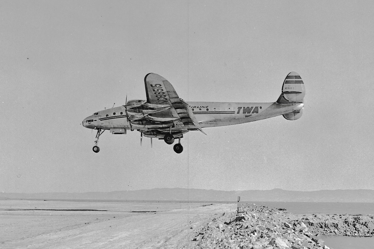 81 anos do primeiro voo do Lockheed L-049 Constellation