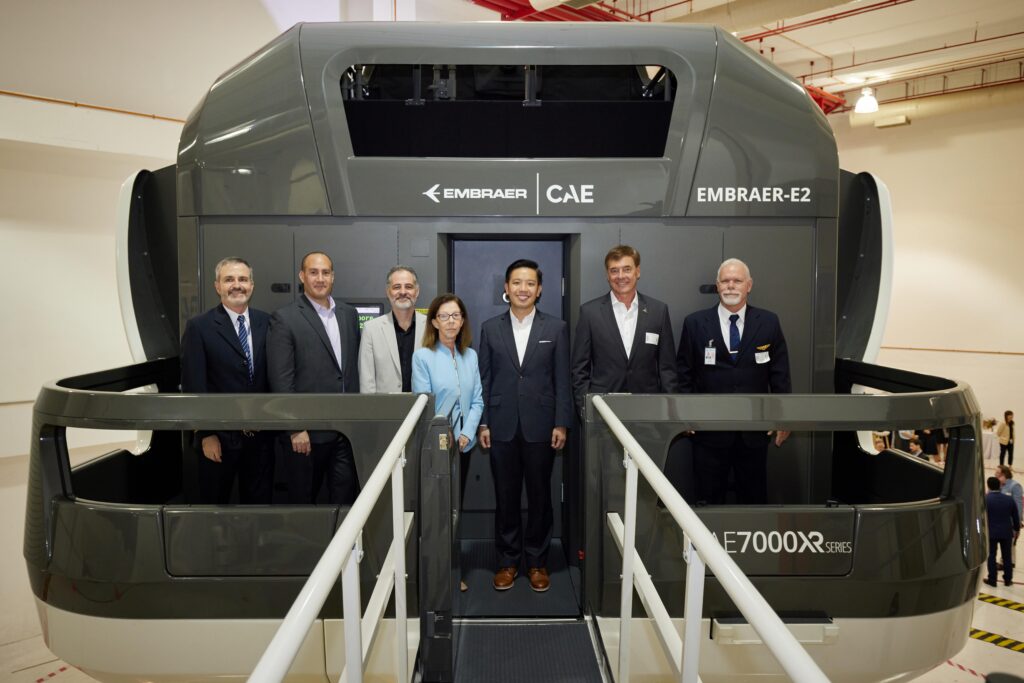 Embraer e CAE inauguram em Singapura o 1º simulador de voo completo do E2 na região Ásia-Pacífico