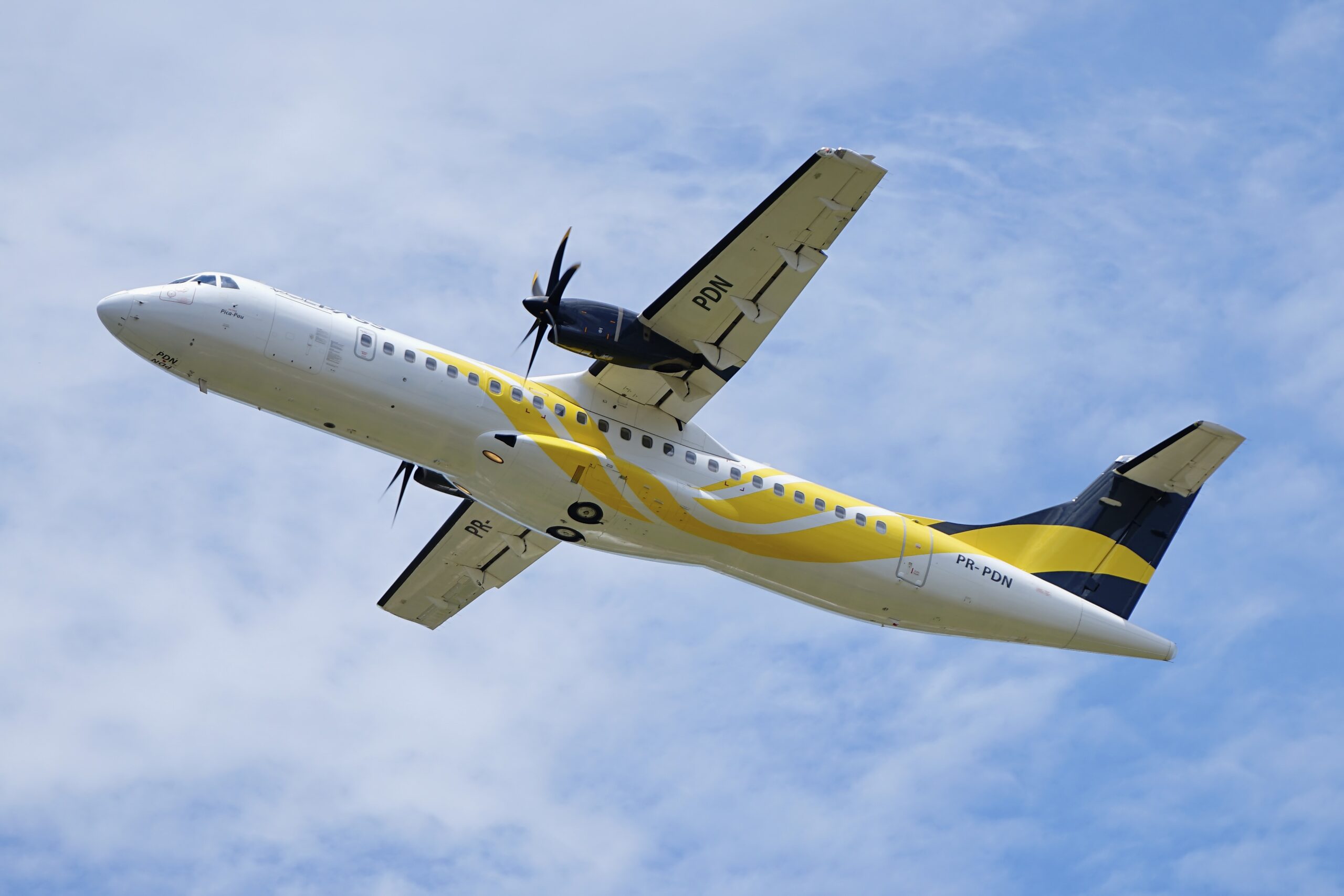 Chega ao Brasil mais um ATR 72 para a Voepass