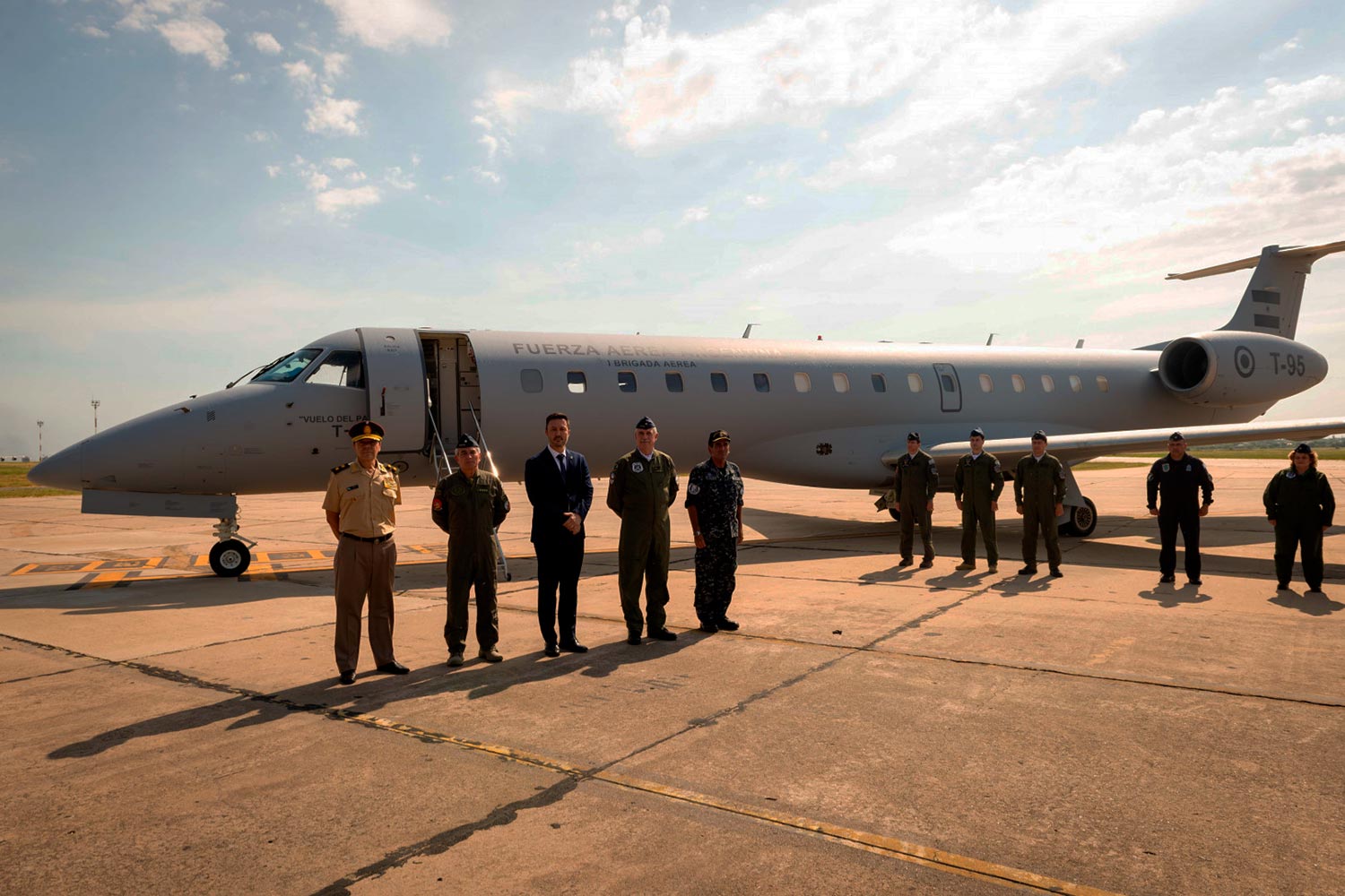 Argentina recebe seu segundo ERJ-140