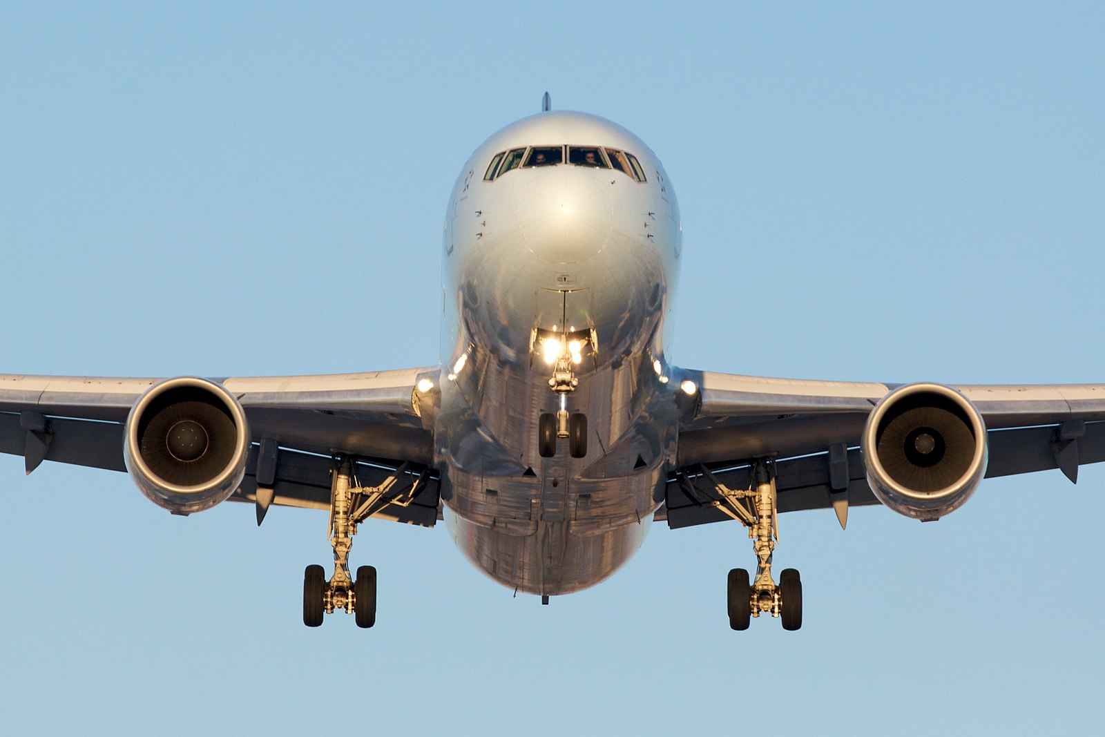 Air Canada volta a oferecer voos de passageiro com o 767