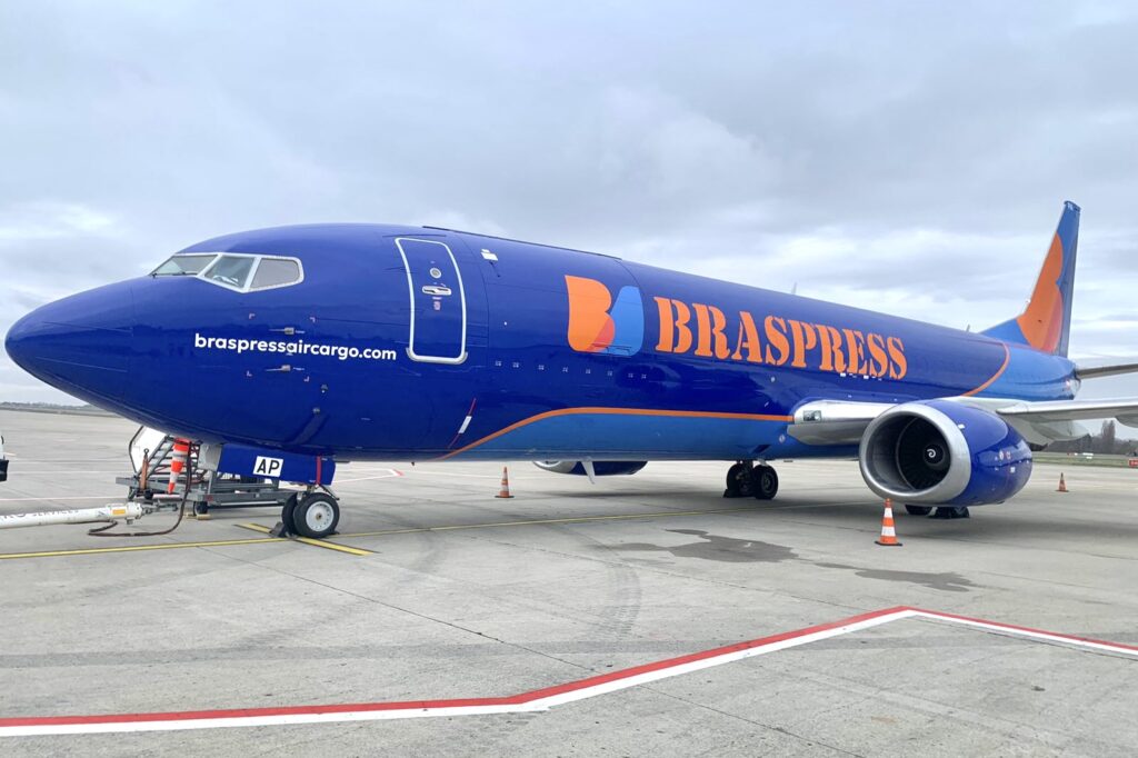 Braspress começará a operar voos de cargas a partir de Viracopos 7 Chega ao Brasil o segundo 737-400 da Braspress