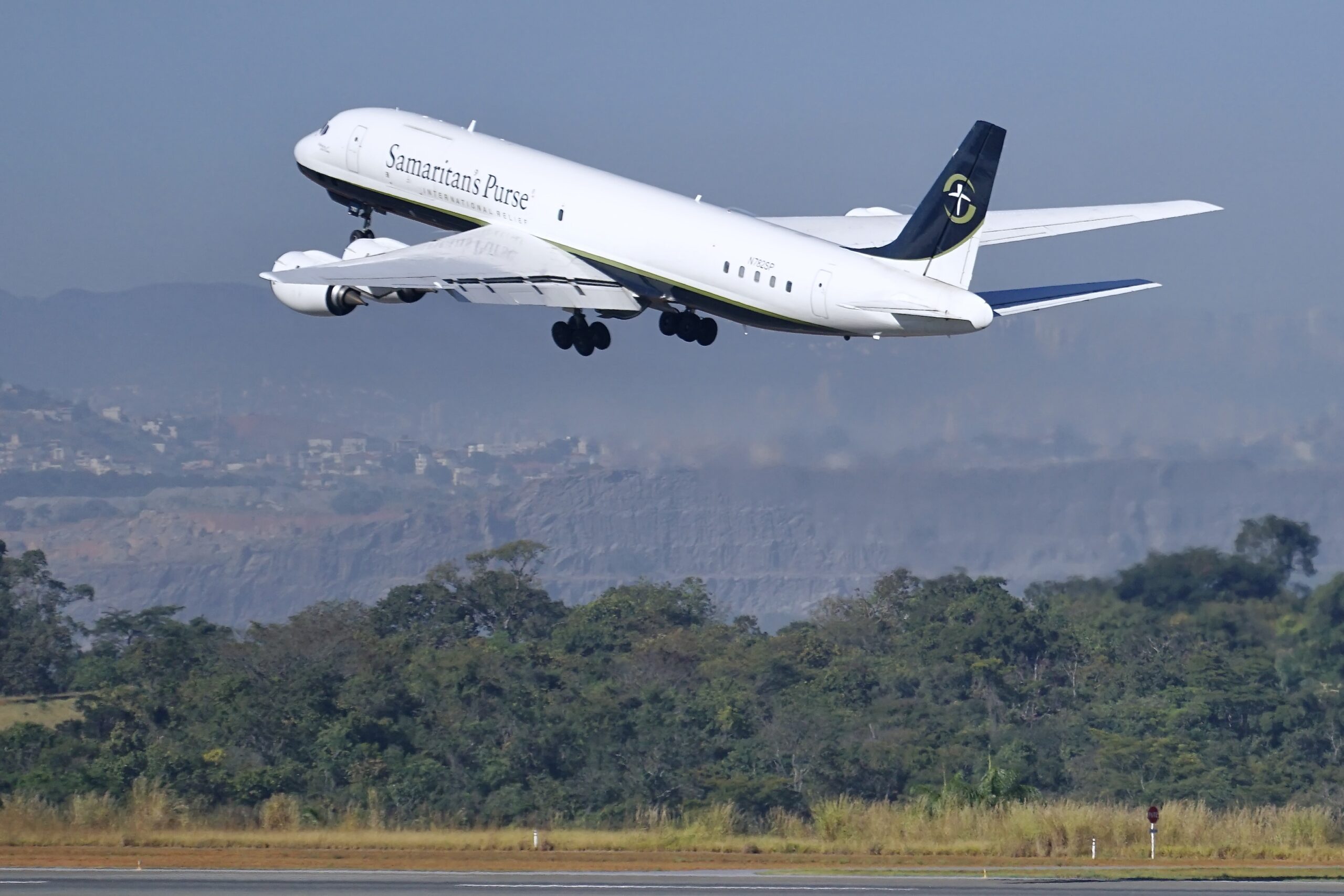 Único no mundo: conheça mais detalhes do DC-8 que veio ao Brasil na última semana