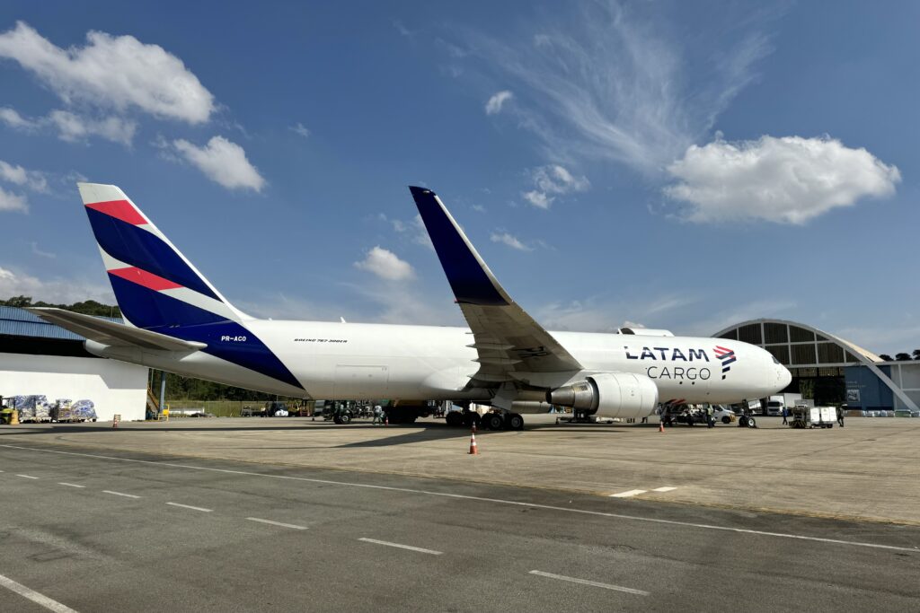 LATAM embarca 51 toneladas de ajuda humanitária para o RS em um 767