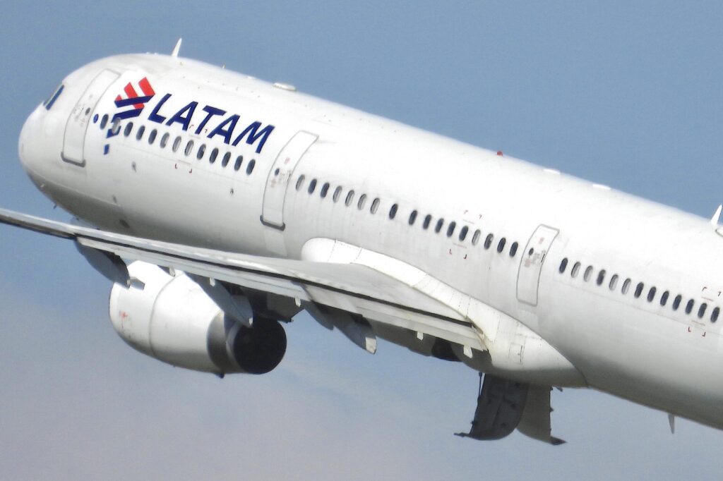 LATAM registra aumento no número de passageiros transportados em maio 4 LATAM retoma voos de passageiros em Campinas