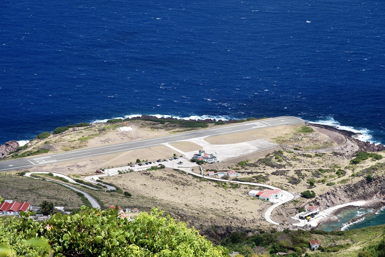 Pista curta: conheça o pequeno Aeroporto de Saba