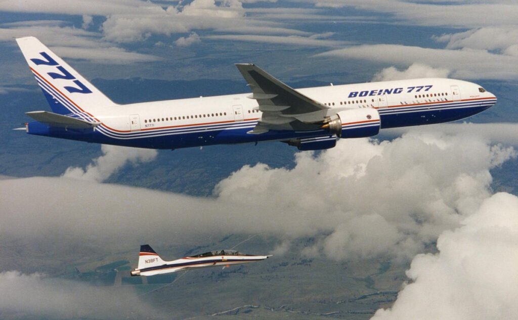 30 anos do primeiro voo do Boeing 777