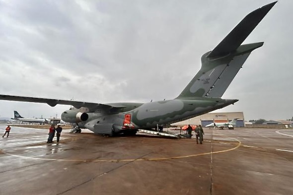 FAB emprega KC-390 no combate aos incêndios no estado de SP