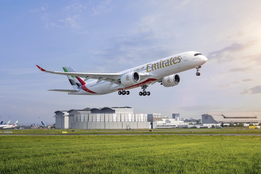 Primeiro A350 da Emirates decola pela 1ª vez