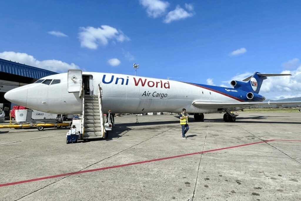 Boeing 727 da Uniworld pousa pela primeira vez no Brasil 4 Boeing 727 da Uniworld pousa pela primeira vez no Brasil