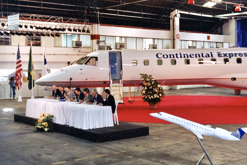 30 anos do primeiro voo do ERJ-145 8 EMB 1450001