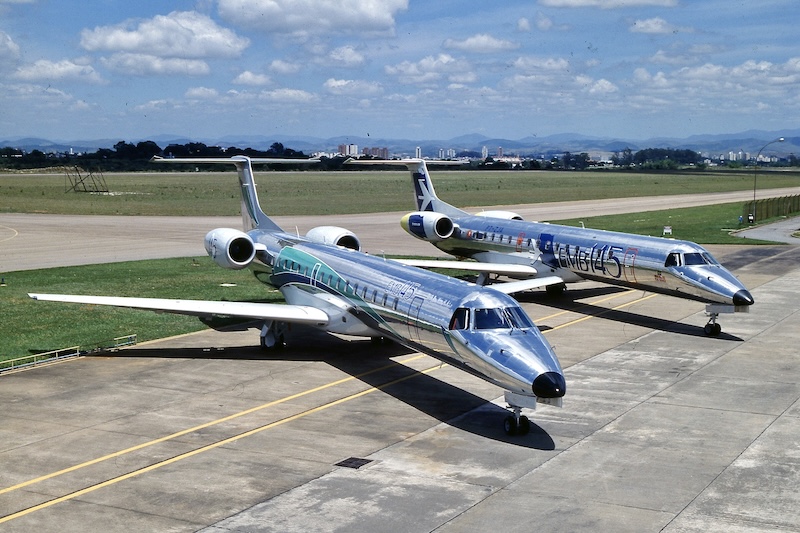 30 anos do primeiro voo do ERJ-145 4 EMB 1450016