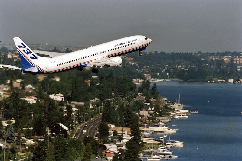 25 anos da primeira decolagem do Boeing 737-900 10 25 anos da primeira decolagem do Boeing 737-900