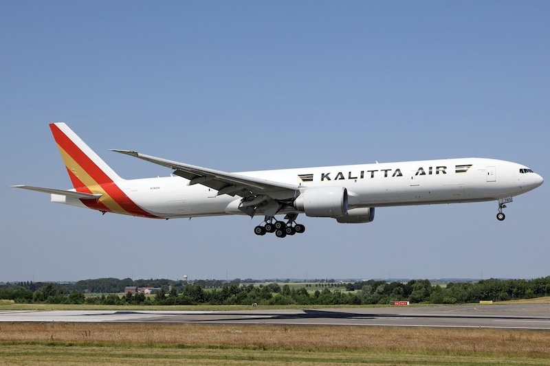 Boeing 777-300 cargueiro pousa pela primeira vez no Brasil 10 Boeing 777-300 cargueiro pousa pela primeira vez no Brasil