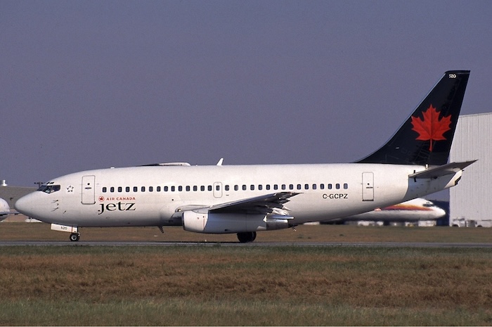Air Canada Jetz: a subsidiária da Air Canada com A320 só de classe executiva 2 Air Canada Jetz Boeing 737 200 Davies