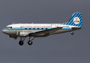 90 anos da primeira decolagem do Douglas DC-3, um dos mais emblemáticos aviões da história 2 Douglas C 47A Skytrain DC 3 KLM Royal Dutch Airlines DDA Classic Airlines AN2107554