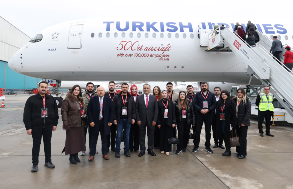 Em homenagem aos seus 100 mil colaboradores, Turkish apresenta o seu avião de número 500 6 Em homenagem aos seus 100 mil colaboradores, Turkish apresenta o seu avião de número 500