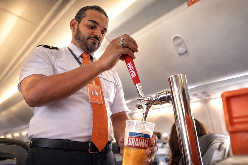 GOL e Brahma anunciam parceria com chopeira a bordo