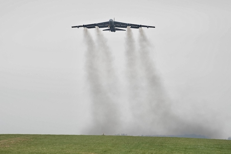 B-52 Stratofortress se acidenta ao decolar da Califórnia 6 B-52 Stratofortress se acidenta ao decolar da Califórnia
