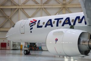 LATAM apresenta o seu primeiro E195-E2 já pintado na fábrica da Embraer 1 Credit ASA LATAM 33